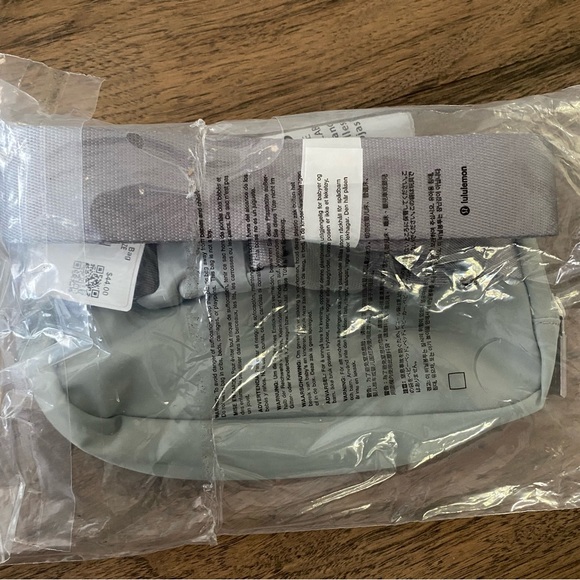NWT lululemon belt bag - Picture 4 of 4